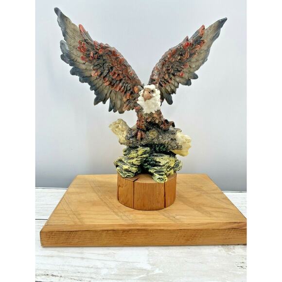 American Bald Eagle Mounted Sculpture Statue Resin Bird On Wood Mount Vintage - Picture 2 of 12